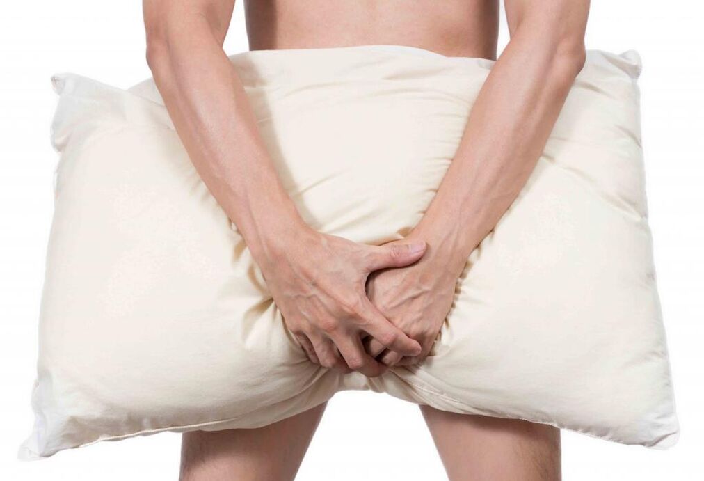 آدمی طاقت بڑھانے کے لیے ورزش کر رہا ہے۔